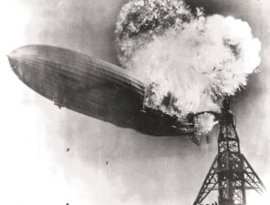 2048px Hindenburg burning